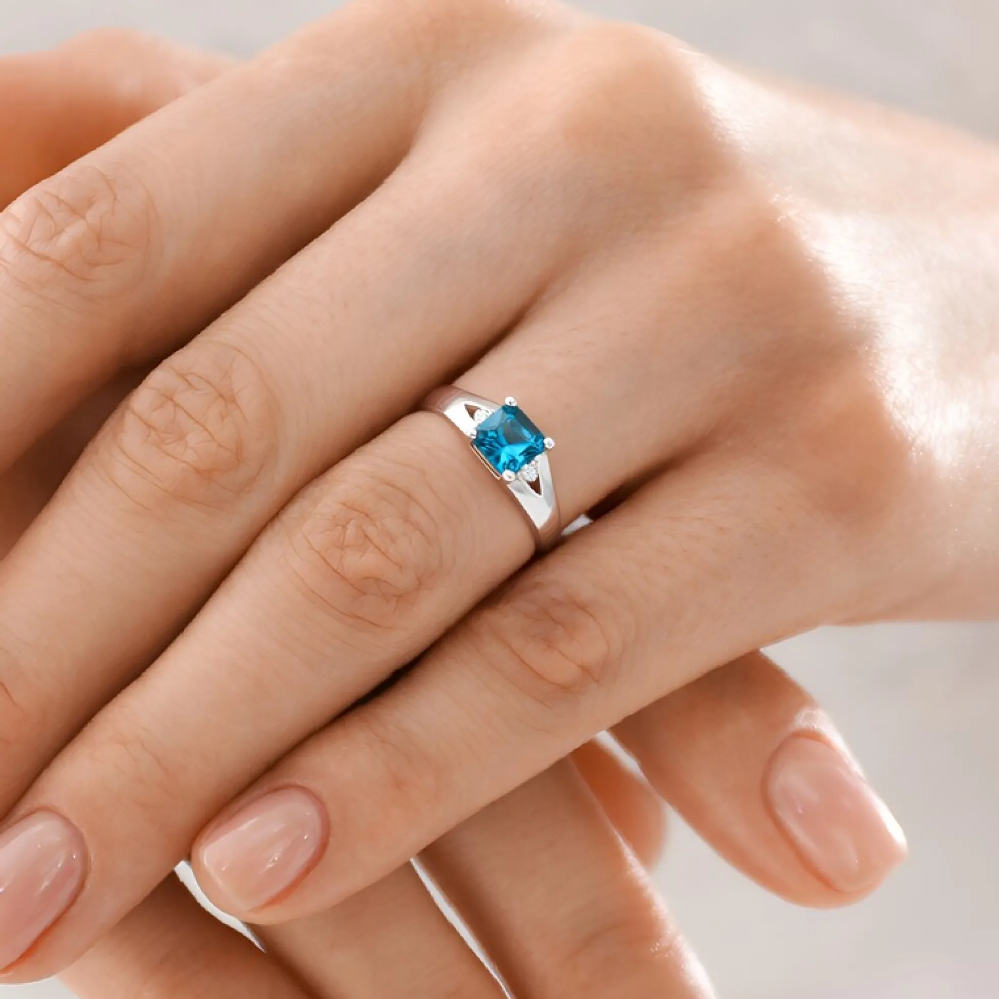 Blauer Ceylon-Saphir-Goldring