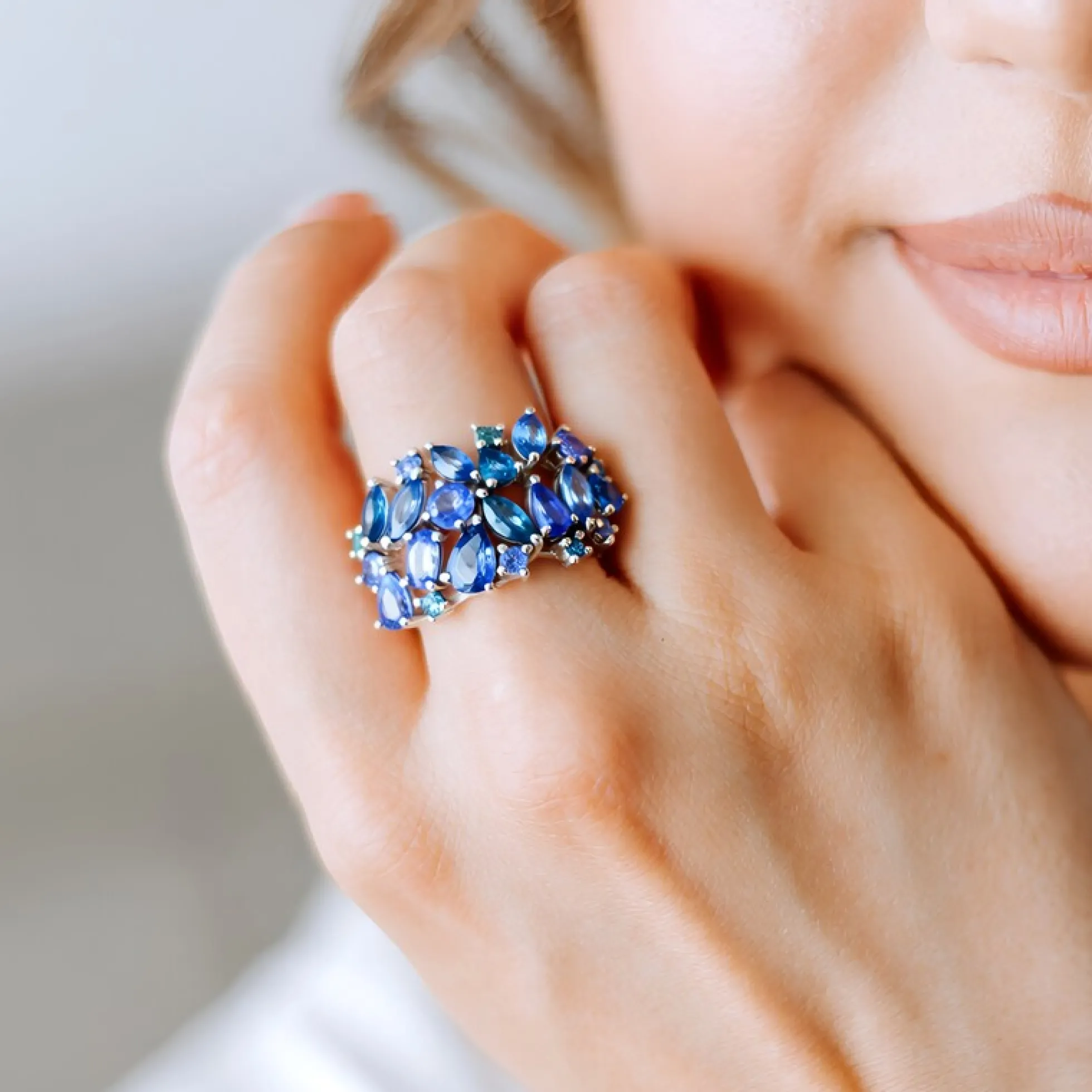Blauer Tuléar-Saphir-Goldring