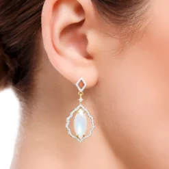 Brasilianischer Weißer Opal-Goldohrringe