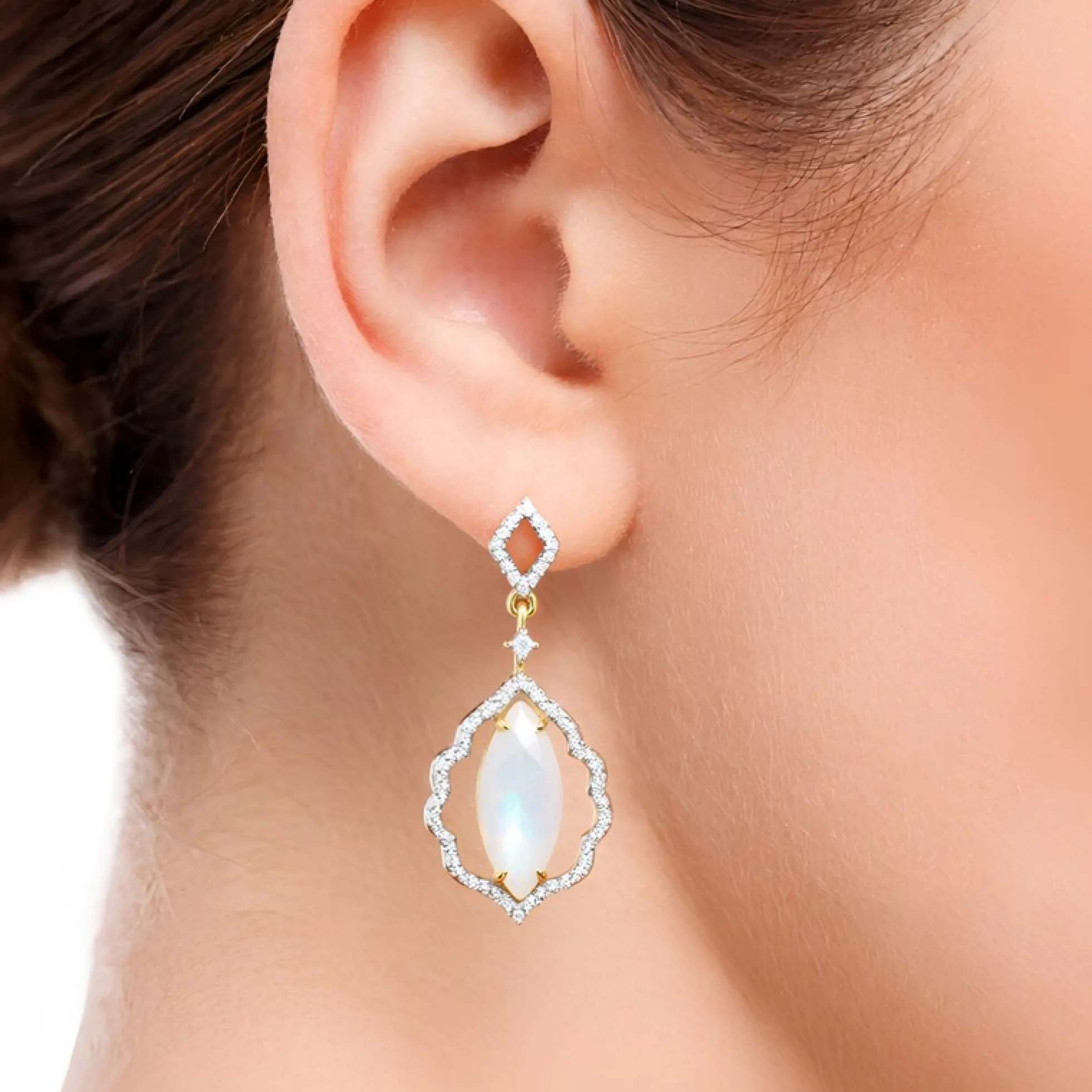 Brasilianischer Weißer Opal-Goldohrringe