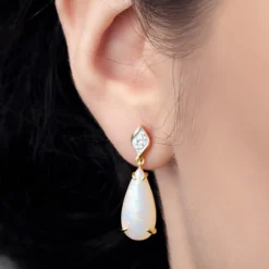 Brasilianischer Weißer Opal-Goldohrringe