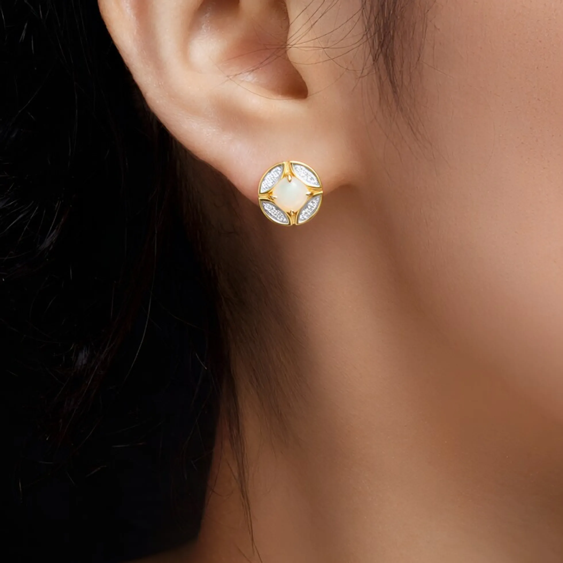 Brasilianischer Weißer Opal-Goldohrringe