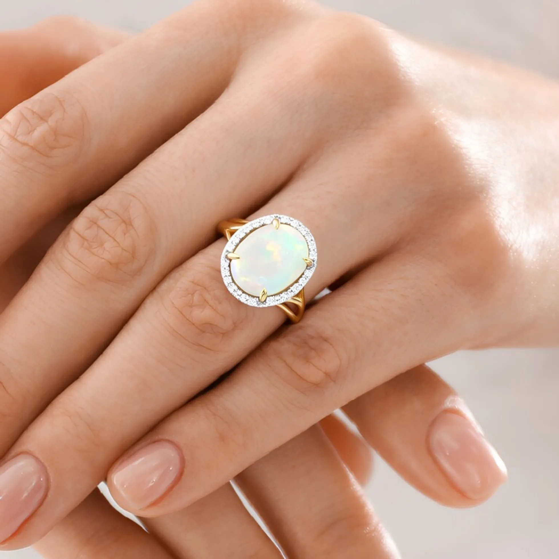 Brasilianischer Weißer Opal-Goldring