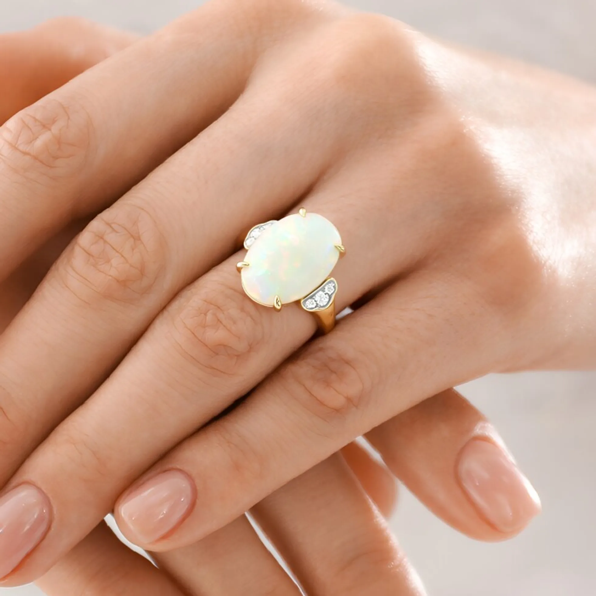 Brasilianischer Weißer Opal-Goldring