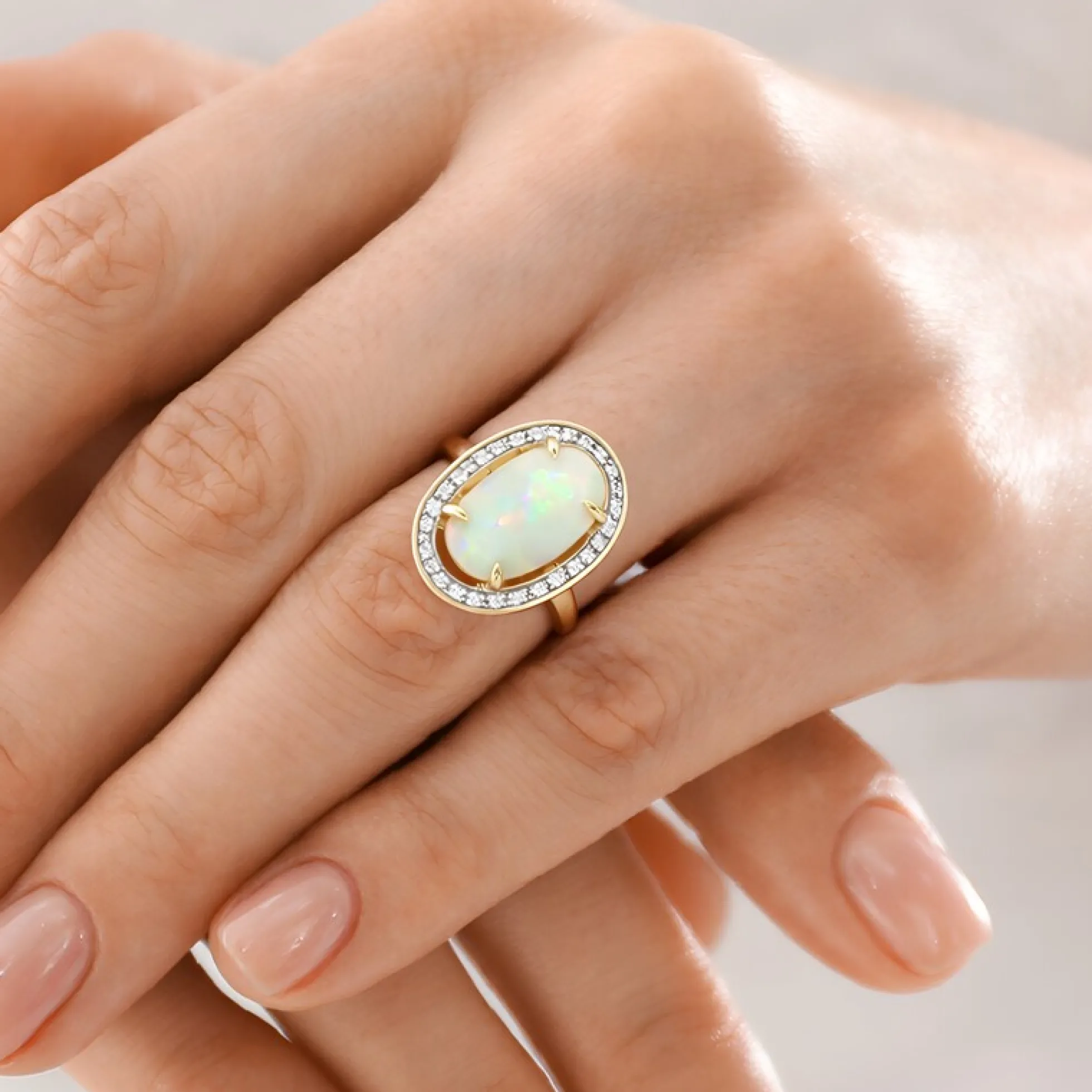 Brasilianischer Weißer Opal-Goldring
