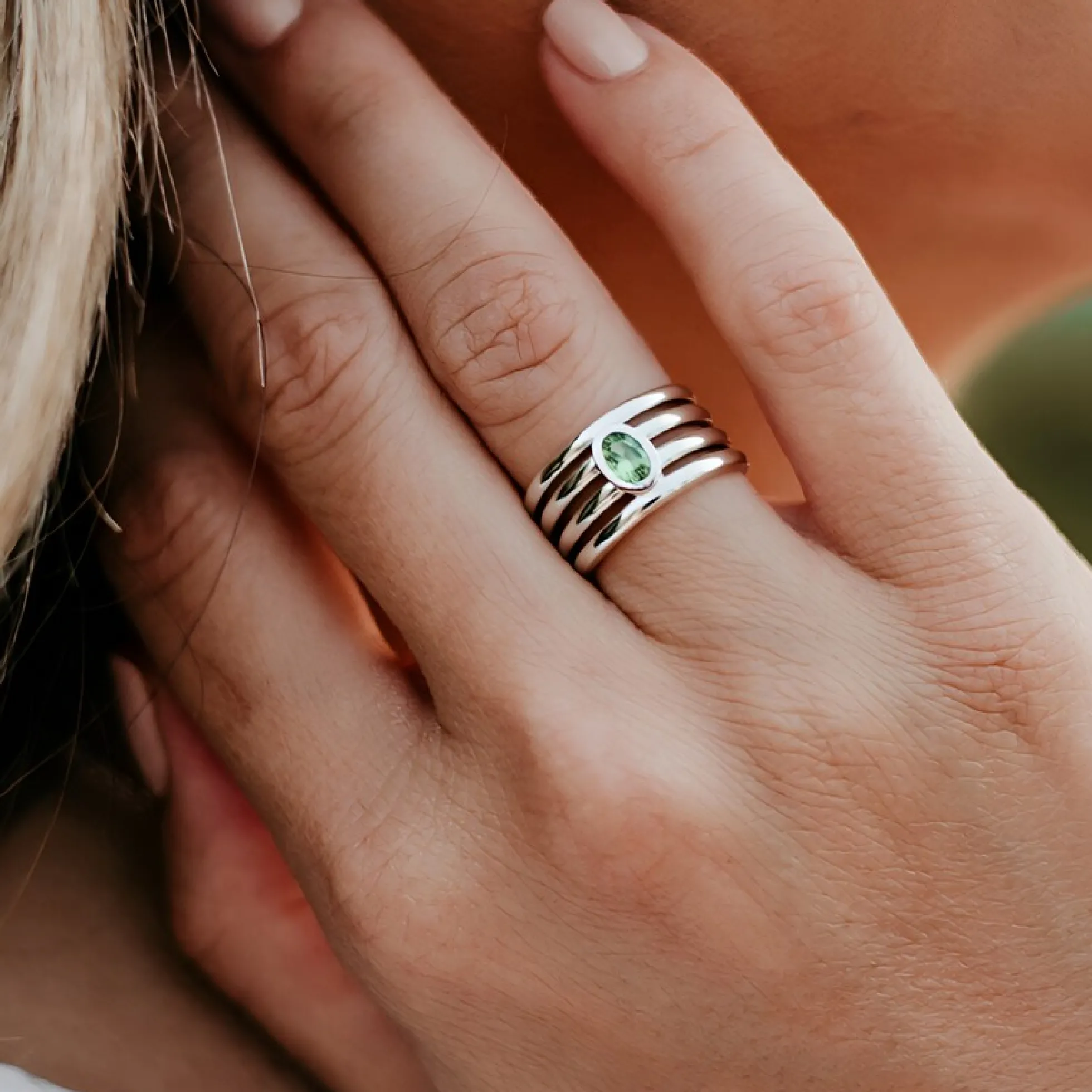 Nicht erhitzter Grüner Tansanit-Silberring