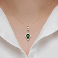 Russischer Diopsid-Silberanhänger