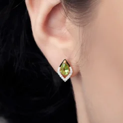 Wagogo-Peridot-Goldohrringe